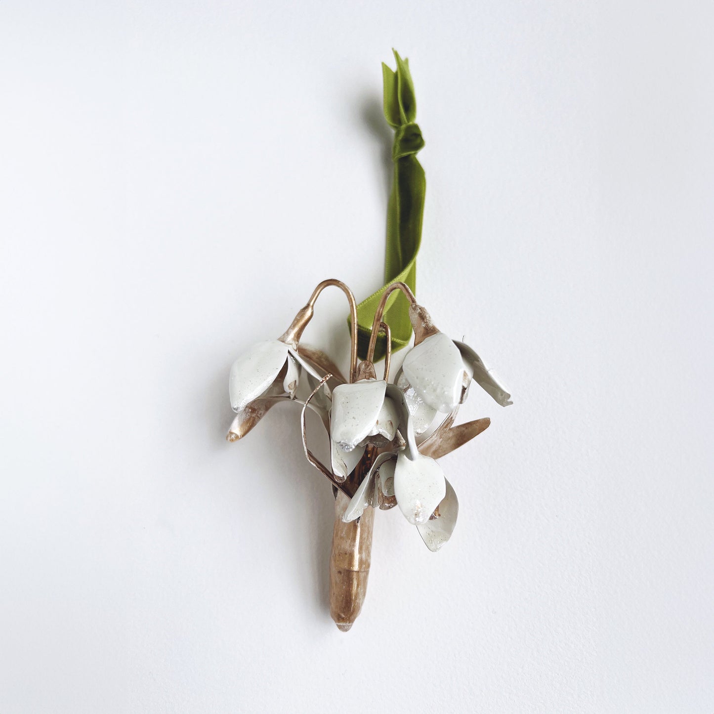 Snowdrop Ornament - Gold